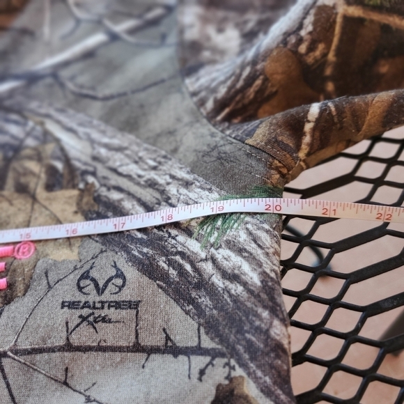 Realtree‎ Pink Camouflage LS Sz. S (?) Hoodie - Picture 6 of 7